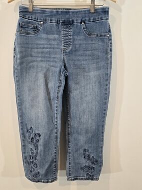 Chicos denim elastic waist cropped capri pants jeans Sz 4 S Embroidered